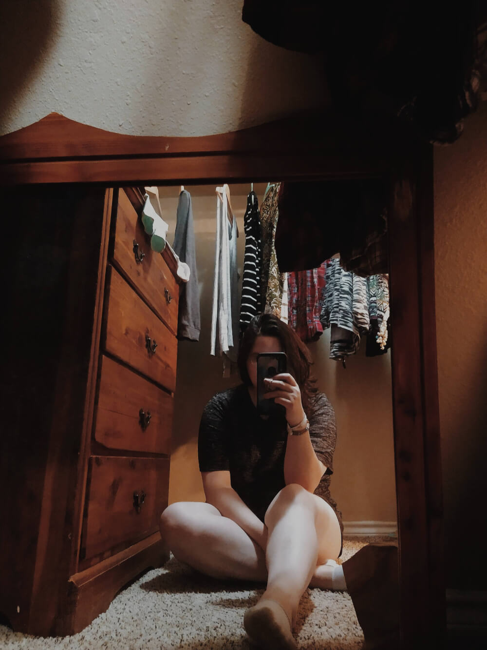 Faceless closet mirro selfie on the floor ft. dark vibes
